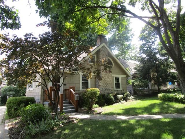 315 E Winthrope Rd, Kansas City, MO 64113