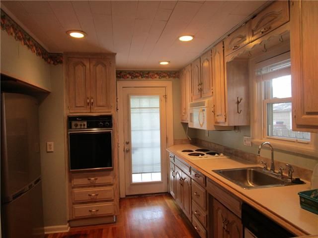315 E Winthrope Rd, Kansas City, MO 64113