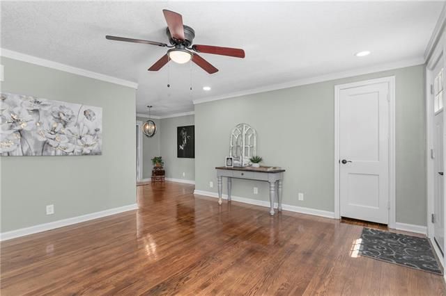 8655 Grande Pas St, Kansas City, MO 64114