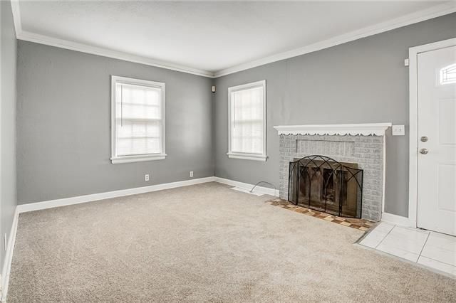 904 E 84th St, Kansas City, MO 64131