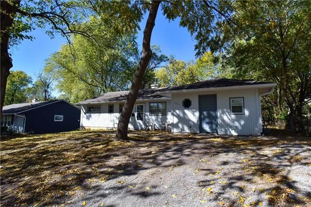 7802 E 112th St, Kansas City, MO 64134