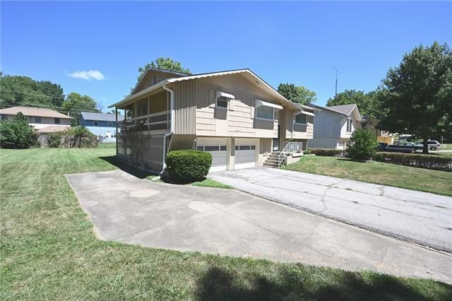 4830 NE 47th St, Kansas City, MO 64117