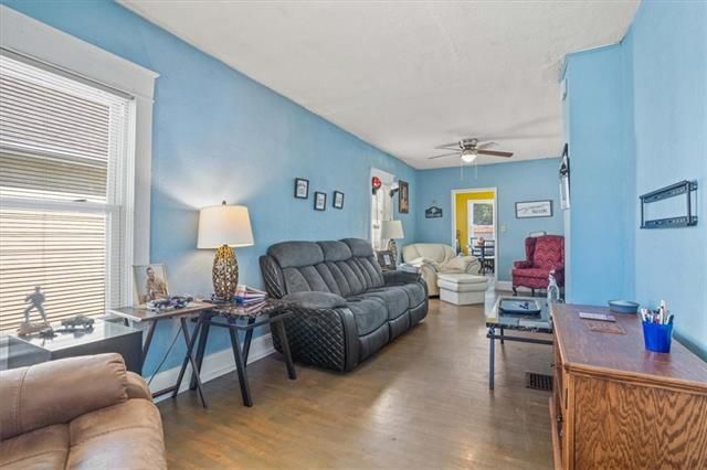 1207 E 23rd Ave, Kansas City, MO 64116
