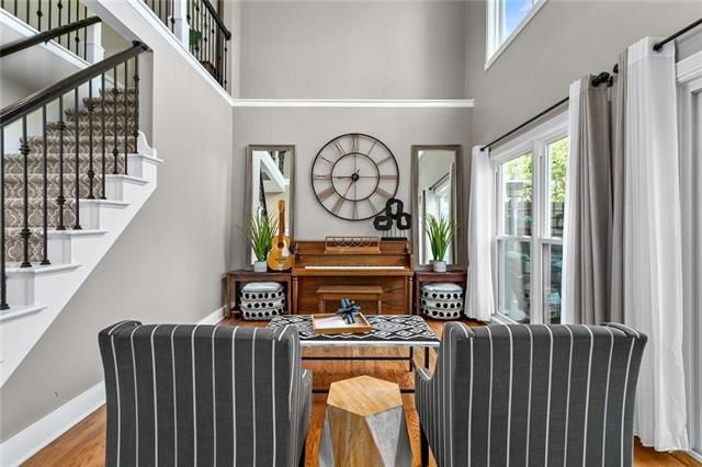 709 SW Trailpark Dr, Lee's Summit, MO 64081