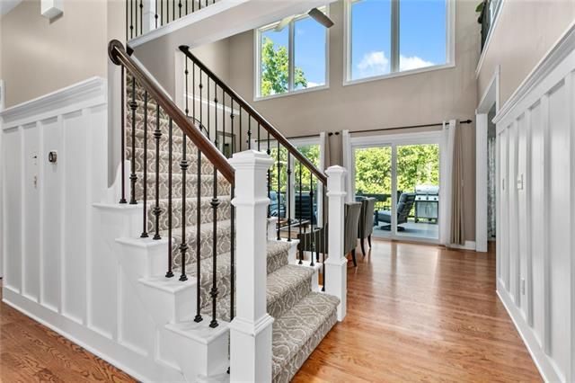 709 SW Trailpark Dr, Lee's Summit, MO 64081