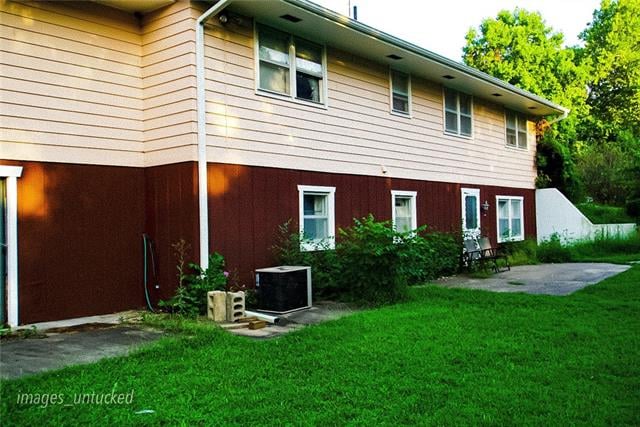 121 S Seneca St, Burlingame, KS 66413