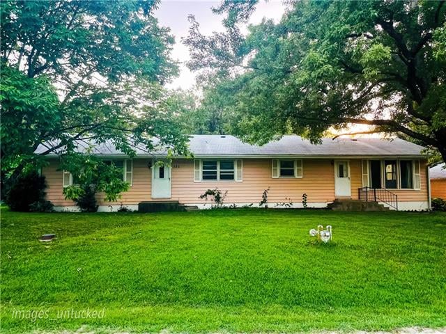 121 S Seneca St, Burlingame, KS 66413