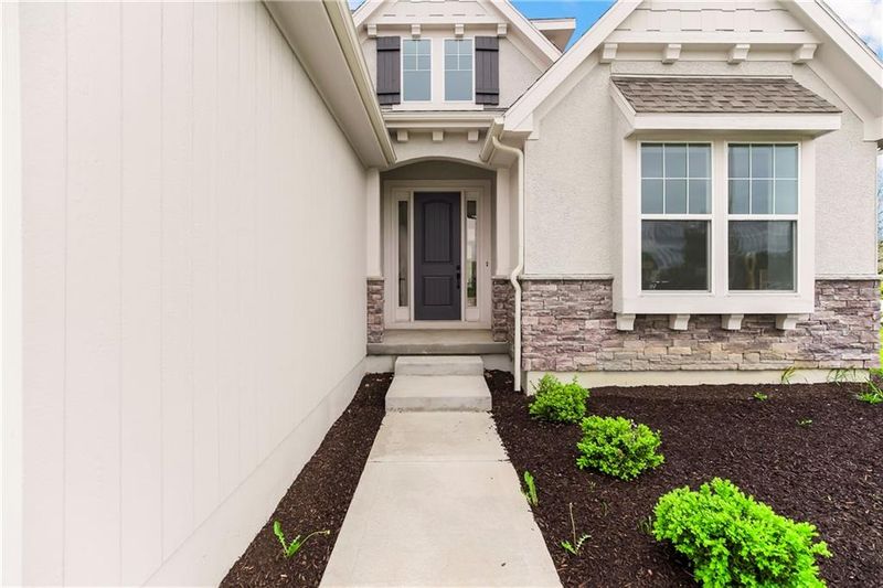 16388 S Brougham Dr, Olathe, KS 66062