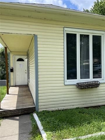 518 Hamburg St, St Joseph, MO 64505