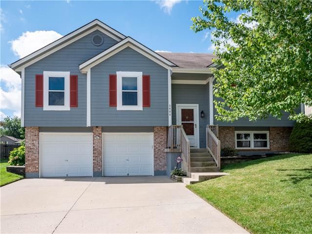 3608 NW Anchor Ct, Blue Springs, MO 64015