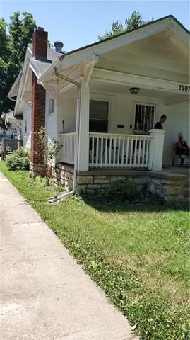 2207 E 68th Ter, Kansas City, MO 64132
