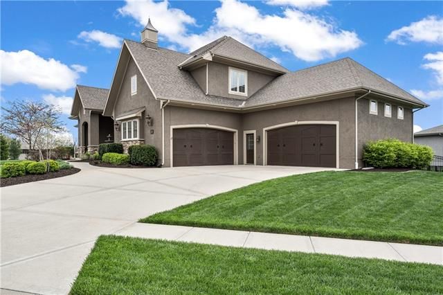 16441 Westgate St, Overland Park, KS 66221