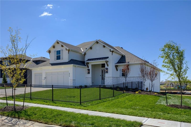 2432 W 177th St, Overland Park, KS 66085