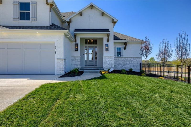 2432 W 177th St, Overland Park, KS 66085