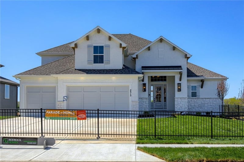 2432 W 177th St, Overland Park, KS 66085