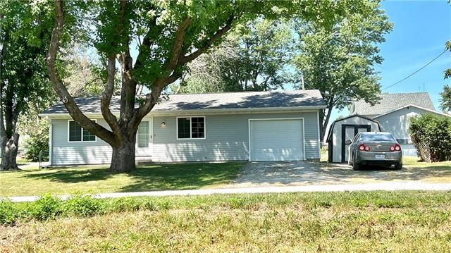 501 Macadee St, Maysville, MO 64469