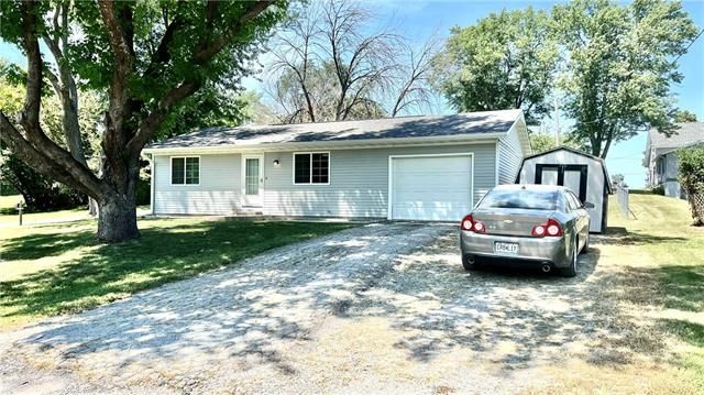 501 Macadee St, Maysville, MO 64469