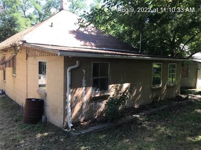 1606 Holman St, St Joseph, MO 64501