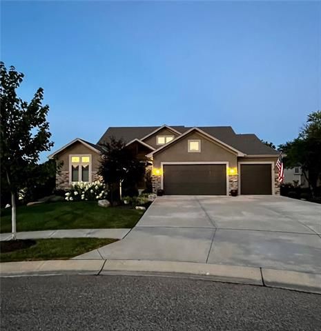 8111 Lone Elm Rd, Lenexa, KS 66220