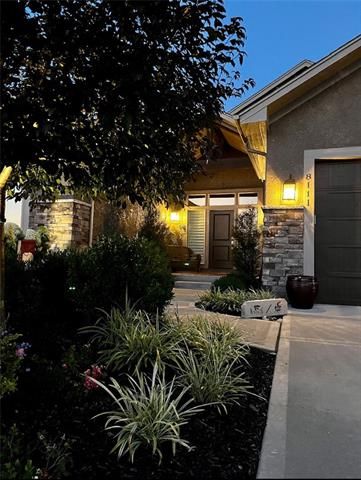 8111 Lone Elm Rd, Lenexa, KS 66220