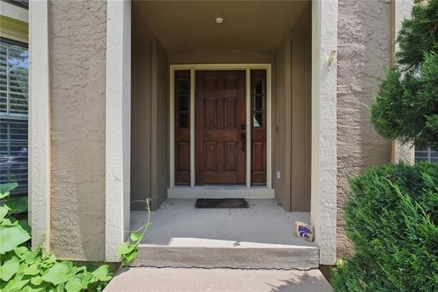 14709 Grandview St, Overland Park, KS 66221
