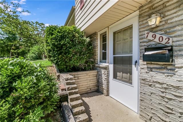 7902 E 93rd Ter, Kansas City, MO 64138