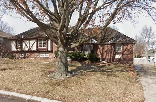205 Highland Ln, Blue Springs, MO 64014