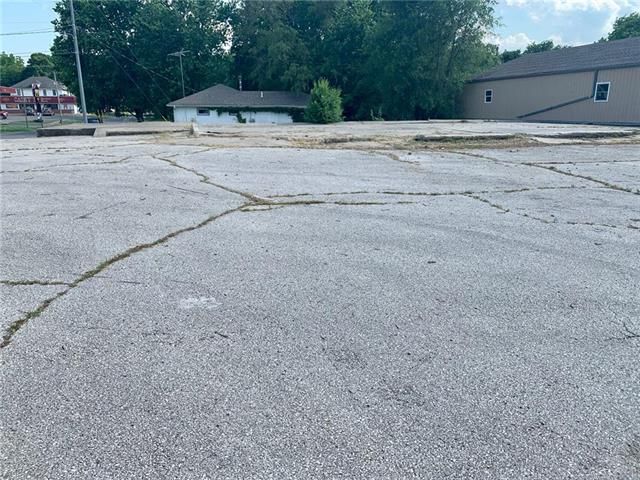 201 W Dakota St, Butler, MO 64730