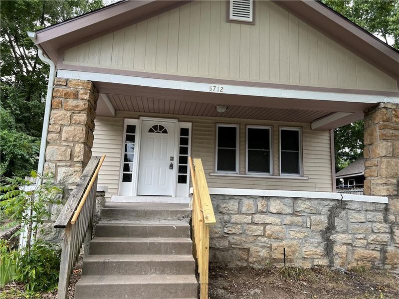 5712 Garfield Ct, Kansas City, MO 64130
