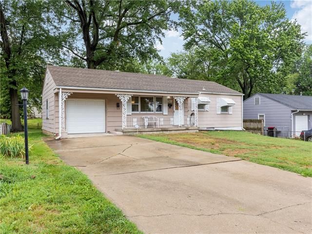 8615 Bristol Ave, Kansas City, MO 64138