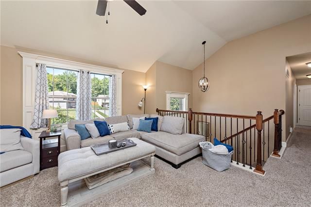 5053 NW Timberline Dr, Riverside, MO 64150