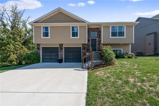 5053 NW Timberline Dr, Riverside, MO 64150