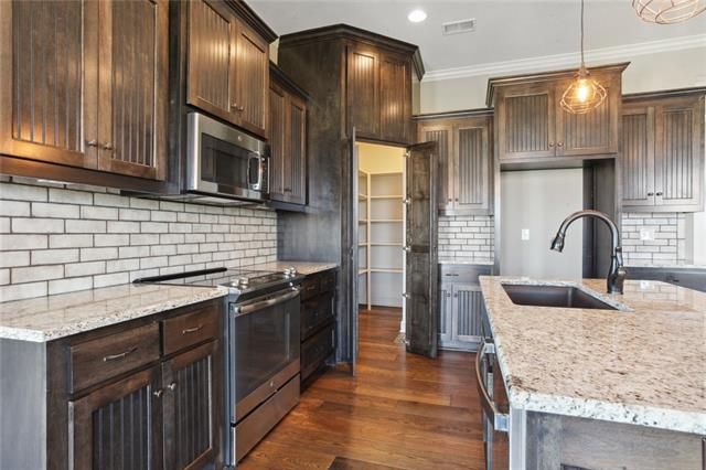 7900 W 166th Pl, Overland Park, KS 66085