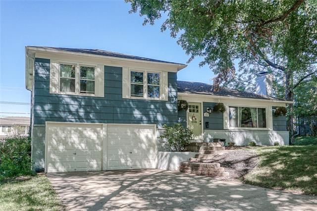 10220 Dearborn Dr, Overland Park, KS 66207