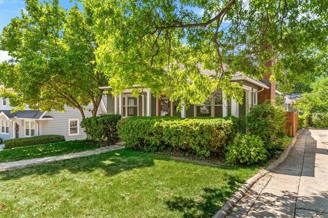 4940 Bell St, Kansas City, MO 64112