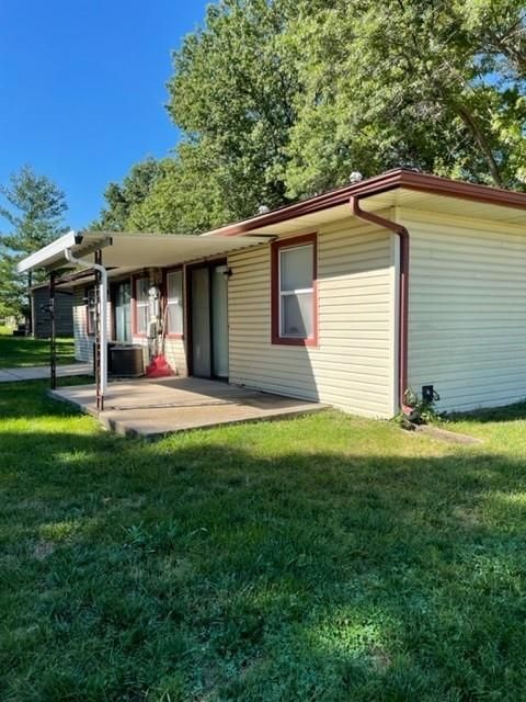 613 A-B Fieldcrest Dr, Lee's Summit, MO 64081