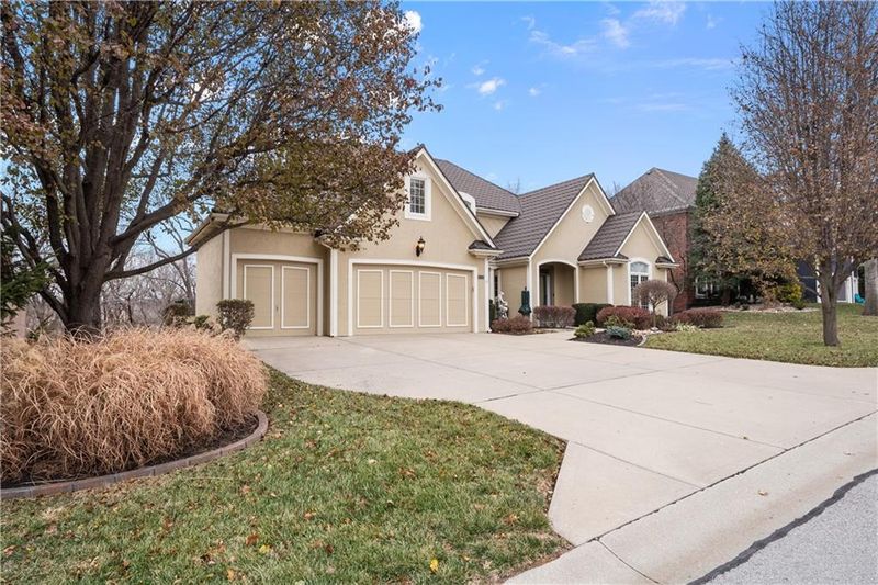 8126 Clearwater Point, Parkville, MO 64152