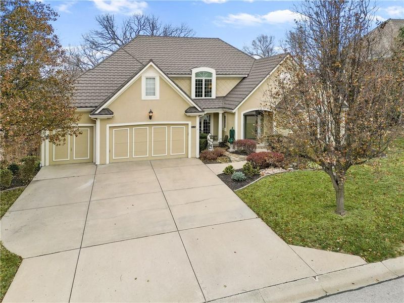 8126 Clearwater Point, Parkville, MO 64152
