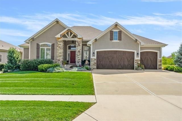 11525 W 152nd St, Overland Park, KS 66221