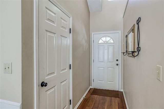 319 NE Orchard Dr, Lee's Summit, MO 64063