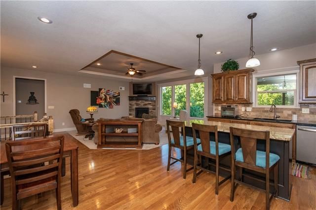 3316 NW 50th St, Riverside, MO 64150