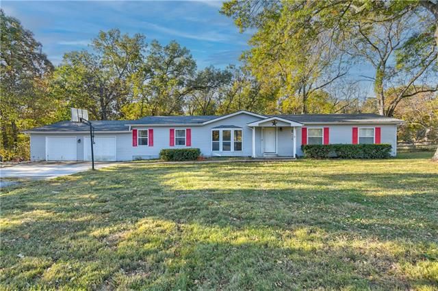 101 Delray Dr, Urich, MO 64788