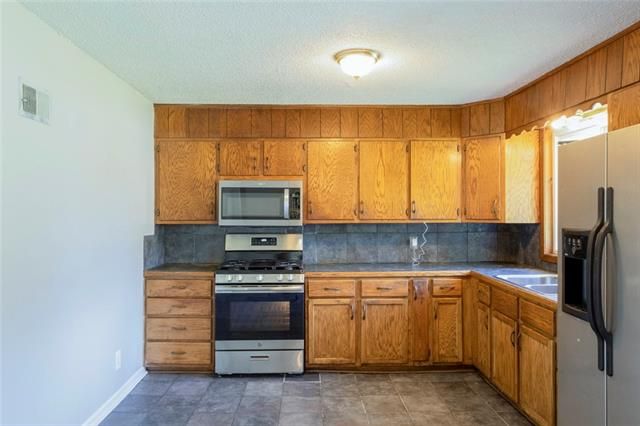 8010 E 118th St, Kansas City, MO 64134
