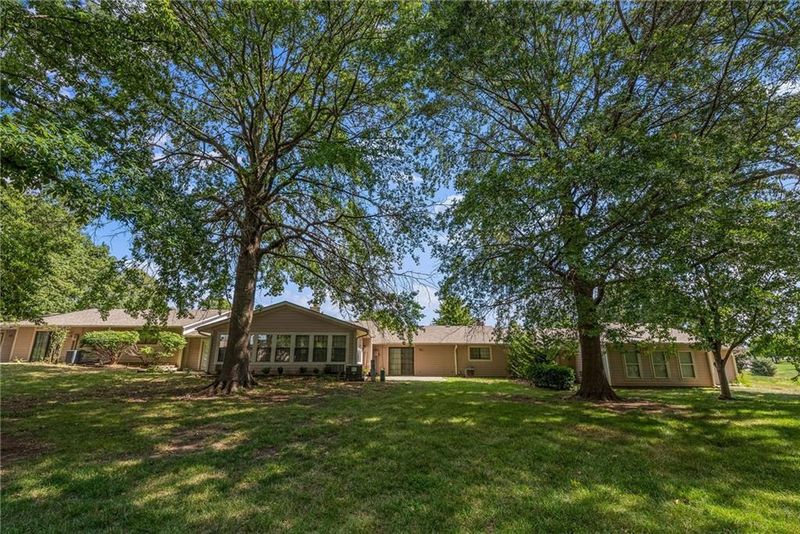 1611 W Stone Blvd, Raymore, MO 64083