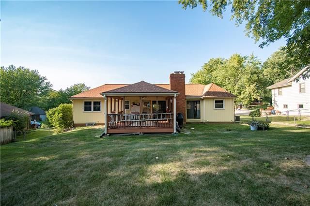 2007 NE 34th Pl, Kansas City, MO 64116