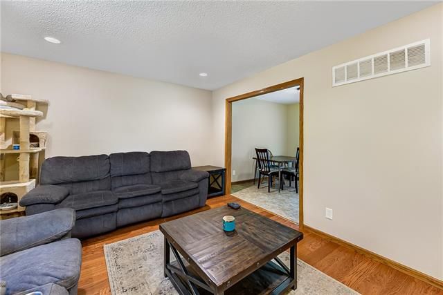 308 SE Wingate St, Lee's Summit, MO 64063
