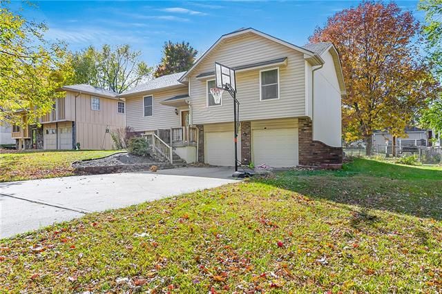 308 SE Wingate St, Lee's Summit, MO 64063