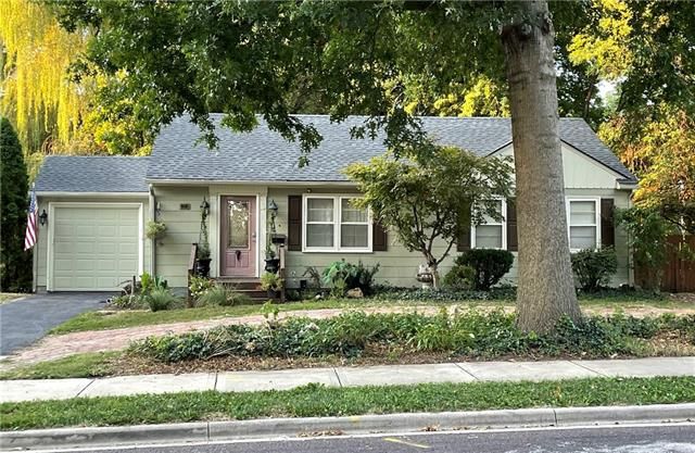 8601 W 80th St, Overland Park, KS 66204