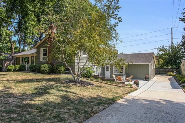 5743 Floyd St, Overland Park, KS 66202
