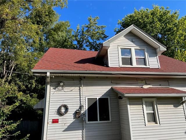 1108 Belleview Dr, St Joseph, MO 64501